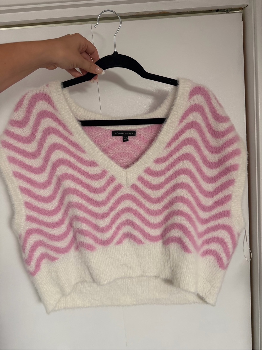 Kendall & Kylie White and Pink Wave-Stripe V-Neck Sweater Vest
